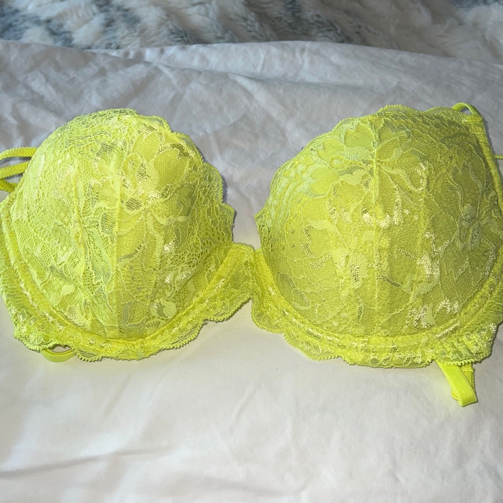 NWOT PINK Victoria’s Secret neon lace Demi bra